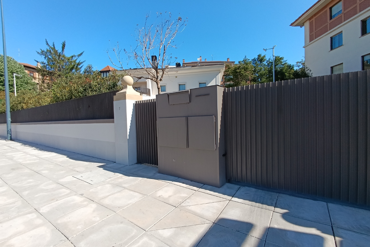 Portones y puertas de metal